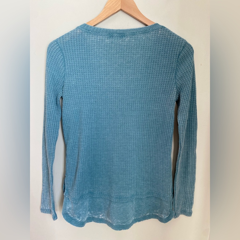 Z Supply V Neck Long Sleeve Distressed Blue Waffle Shirt Size XS Boho Casual - Picture 5 of 10